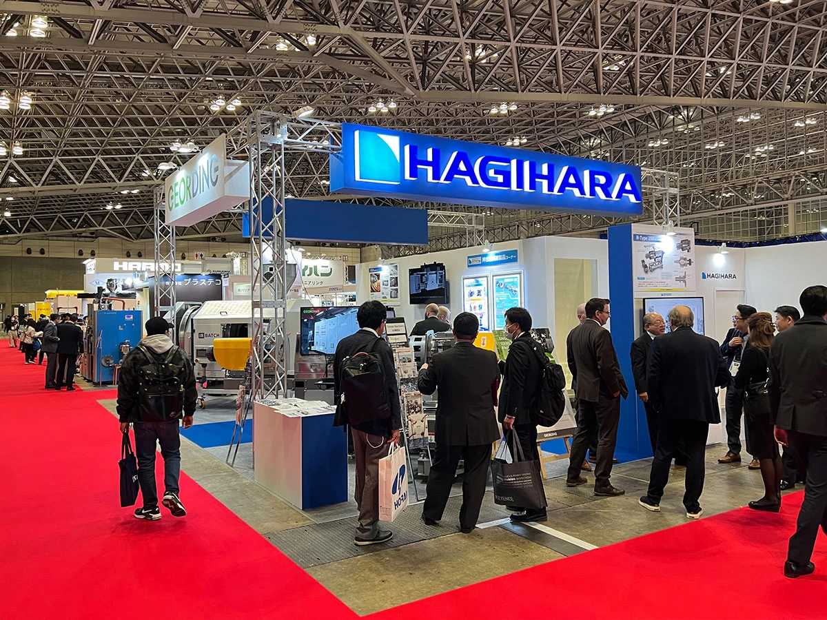 visitor around the booth 2