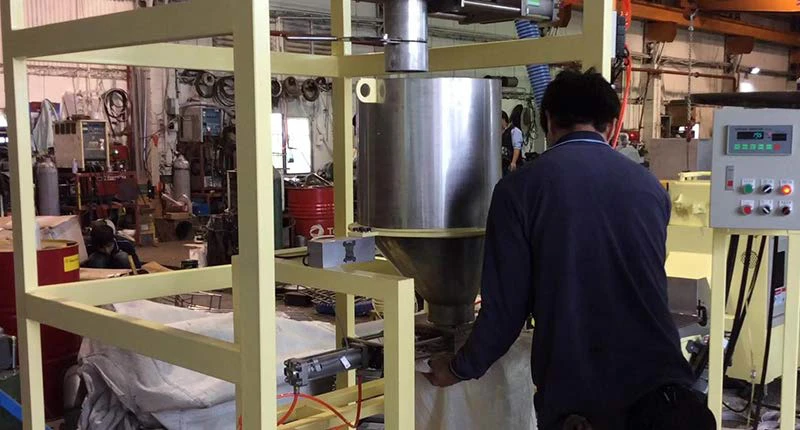 粉體計量設備-儲存桶與計量系統管理出料