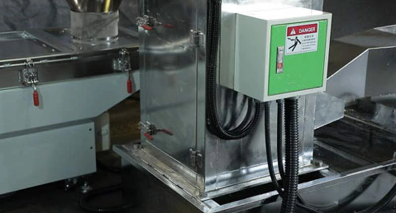 高速脱水機は二層の密封防音設計です。下部の水層に水を集め、不純物の濾過処理ができます