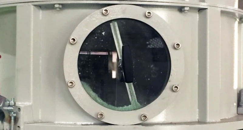 高速粉砕タンクの手動のぞき窓は、機器の洗浄、運転状況を観察し、適切な調整に便利です