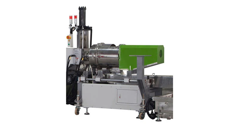 ダイフェイスカッターのポジションに頻繁な調整は必要なく、ナイフとダイプレートはいつでも90度を維持するようデザインされています