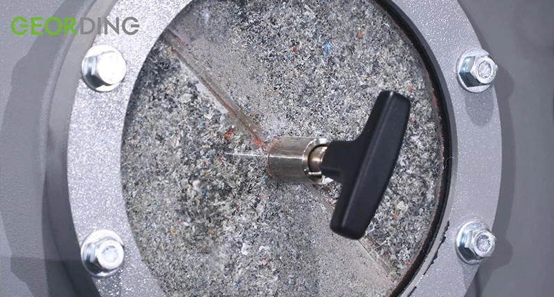 單機回收造粒機的高速粉碎桶手動視鏡、可清理方便觀看機器運轉情況做適當的調整