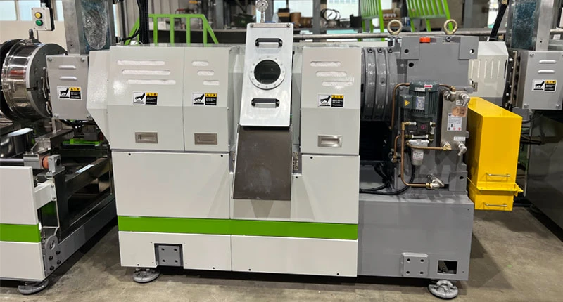 3機1體回收造粒機子機再次過濾、共三次透氣，兩段式過濾使原料更乾淨