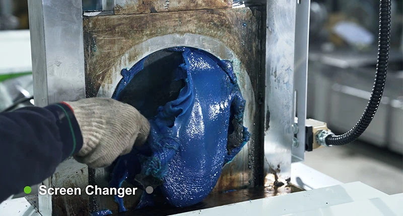 A diferencia de otros cambiadores de malla en el mercado, el exclusivo diseño de anillo de sellado interno de GEORDING previene fugas de material y facilita el mantenimiento