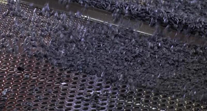 the triple layers vibrating screener is easy to clean, disassemble and assemble