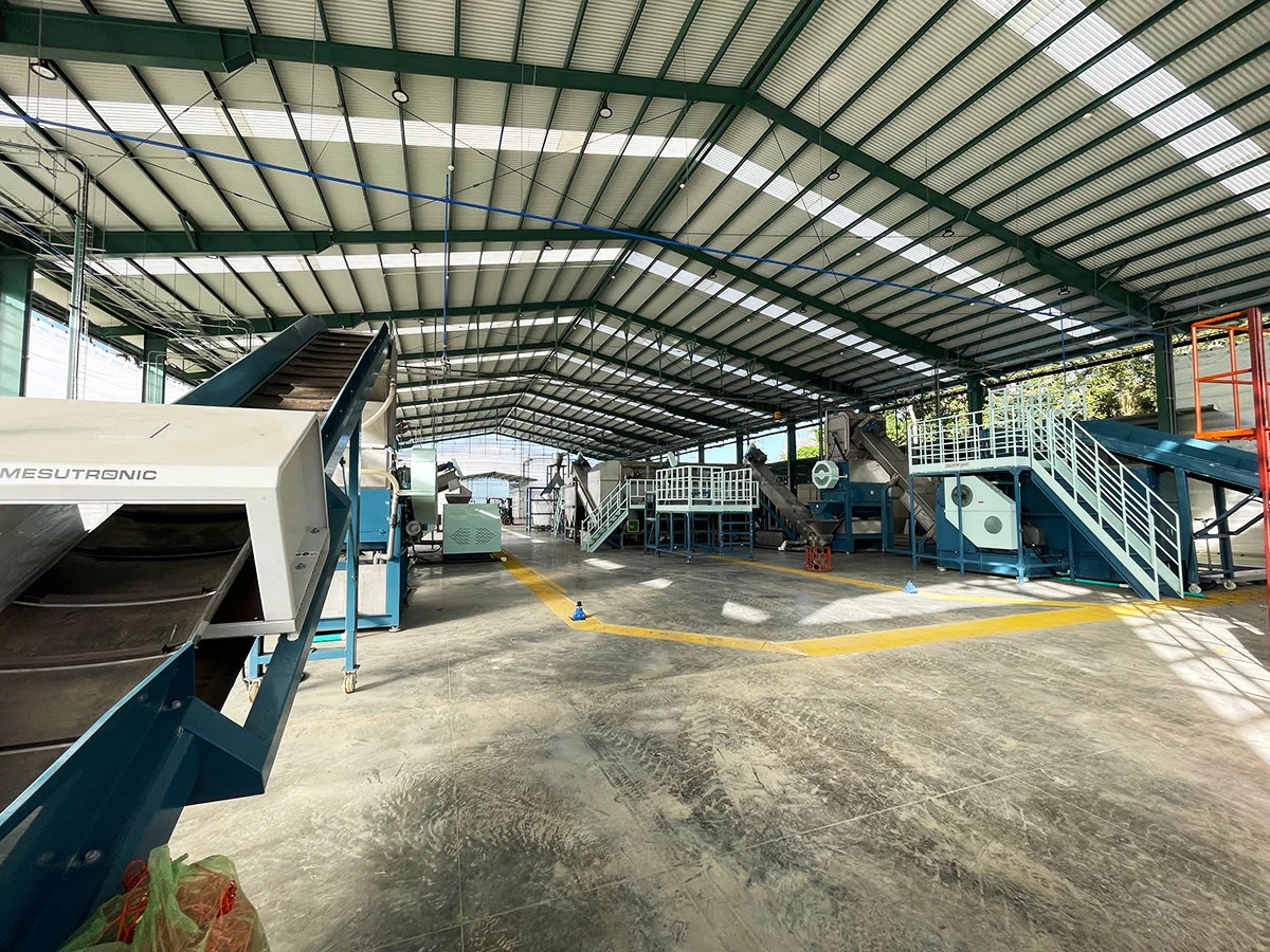 Nigeria-installed GEORDING side entrance plastic systems-recycling machine