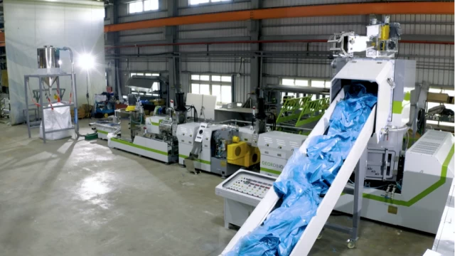 plastic recycling machine