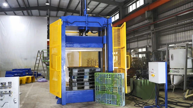 customize machinery,hydraulic cutting machine to cut the big plastic