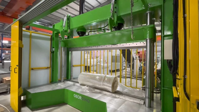 customize machinery,hydraulic cutting machine to cut the big plastic